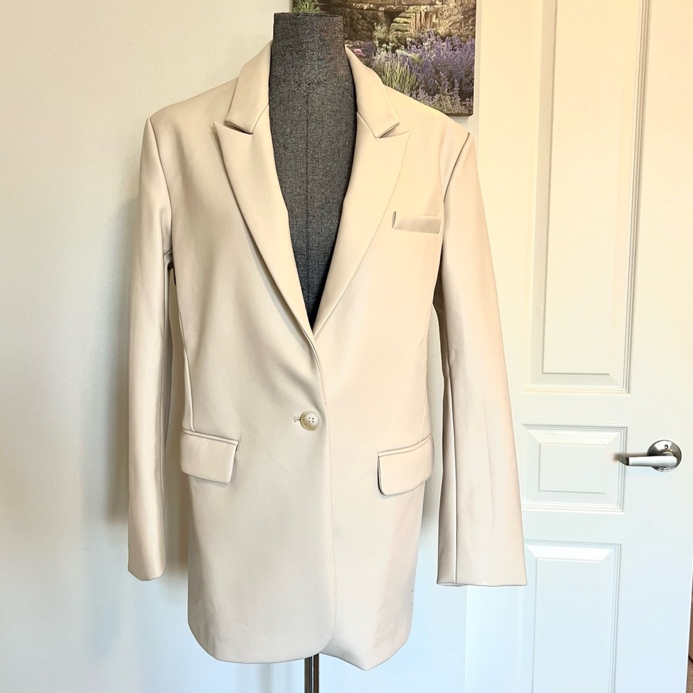 🕊️Faux Leather Blazer - Picture 3 of 6